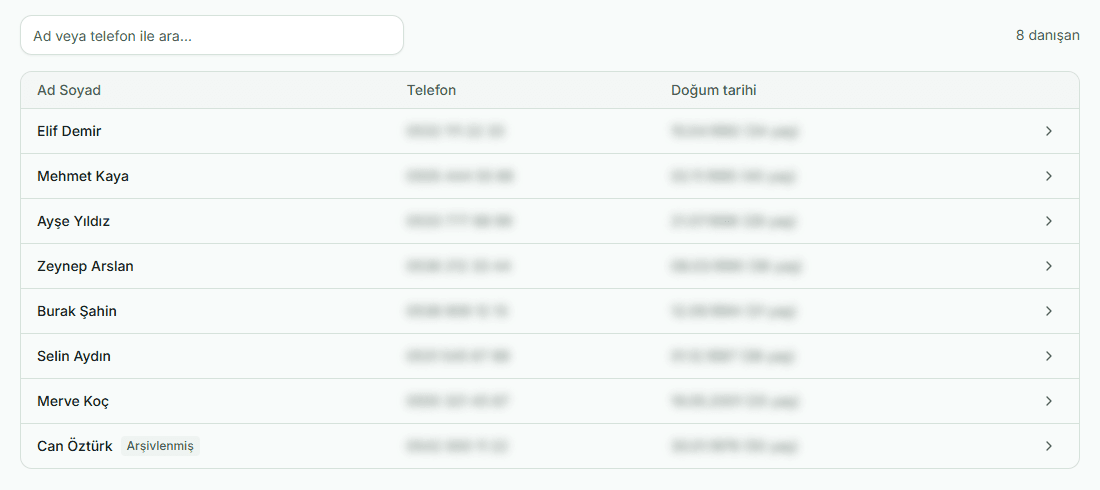 Danışan listesi — arama, arşiv durumu ve hızlı erişim (iletişim bilgileri maskeli)